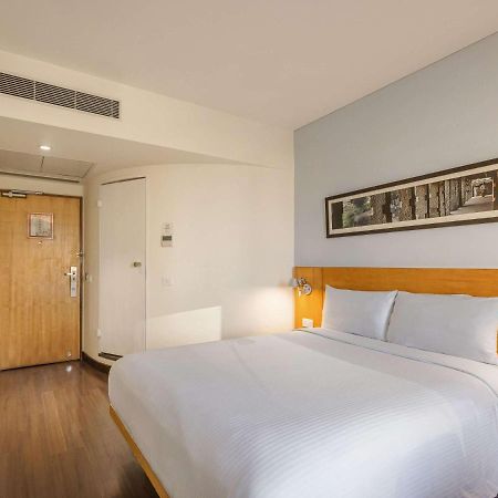 Ibis Gurgaon Golf Course Road - An Accor Brand Exterior foto