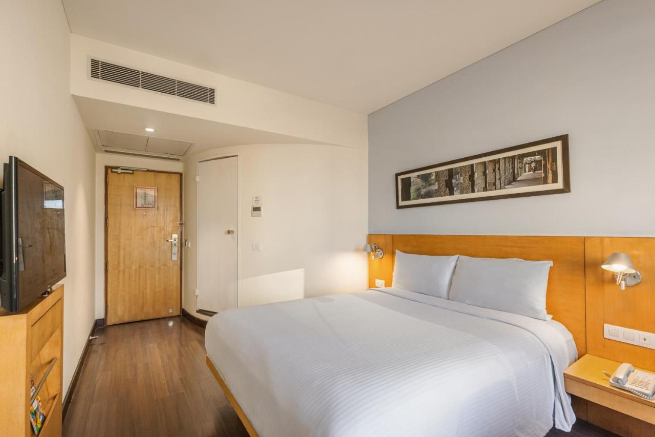 Ibis Gurgaon Golf Course Road - An Accor Brand Exterior foto