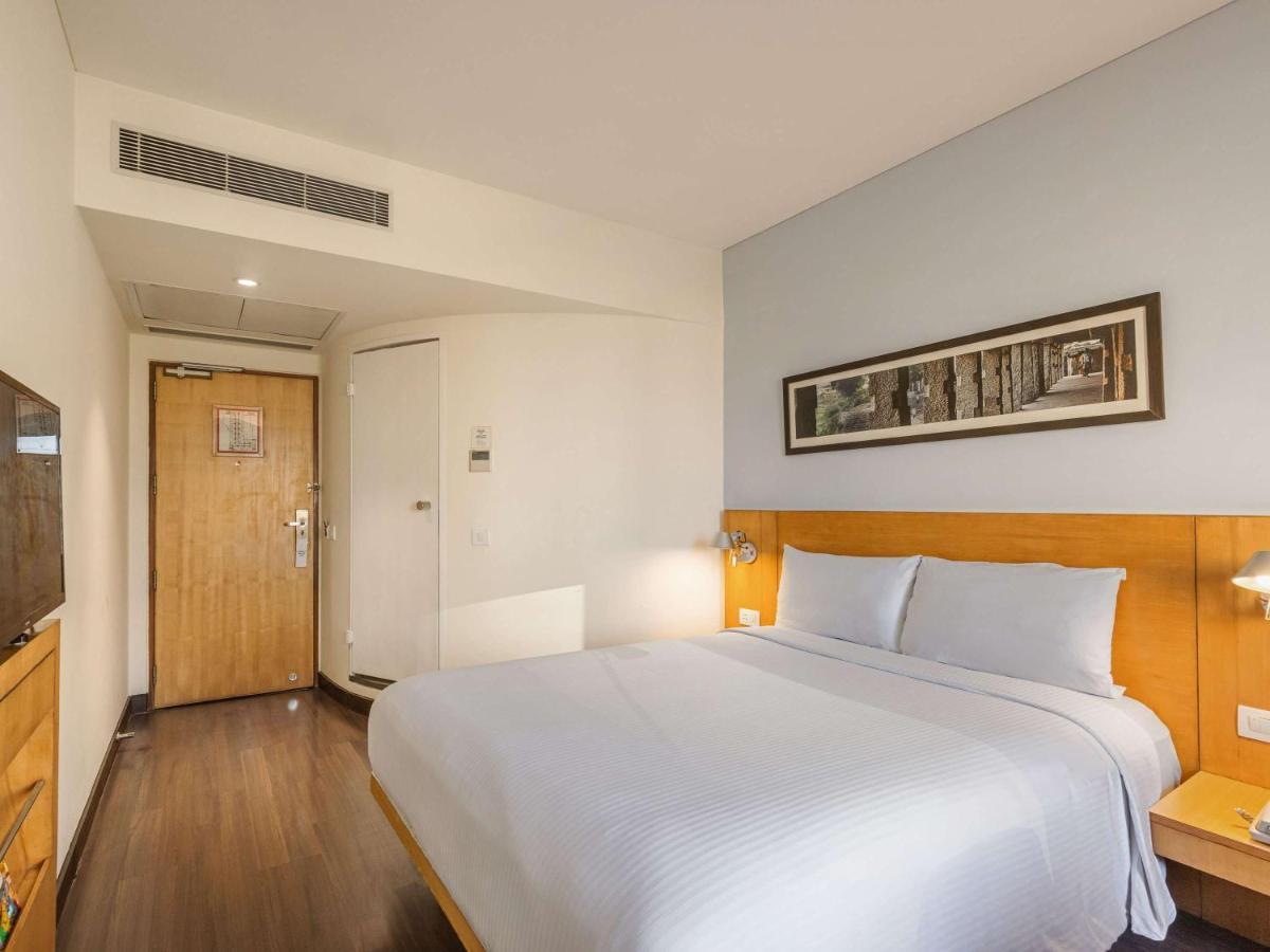 Ibis Gurgaon Golf Course Road - An Accor Brand Exterior foto